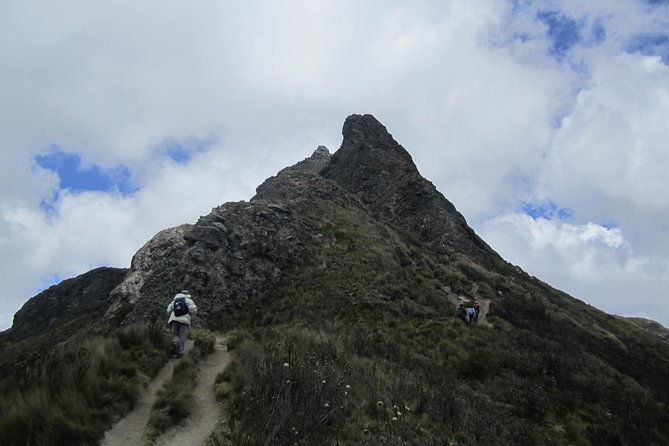 private-half-day-cable-car-and-horseback-tour-above-quito