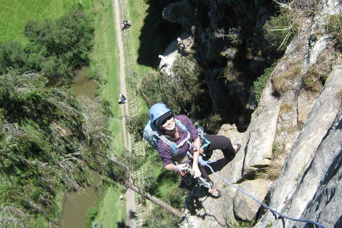 private-half-day-rock-climbing-experience-in-the-suesca-rocks