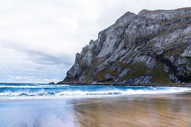 private-kayak-hike-to-bunes-beach