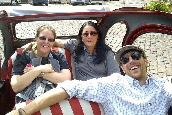 private-lille-tour-by-classic-convertible-2cv-with-champagne