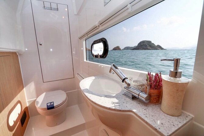 private-luxury-catamaran-champagne-sunset-cruise