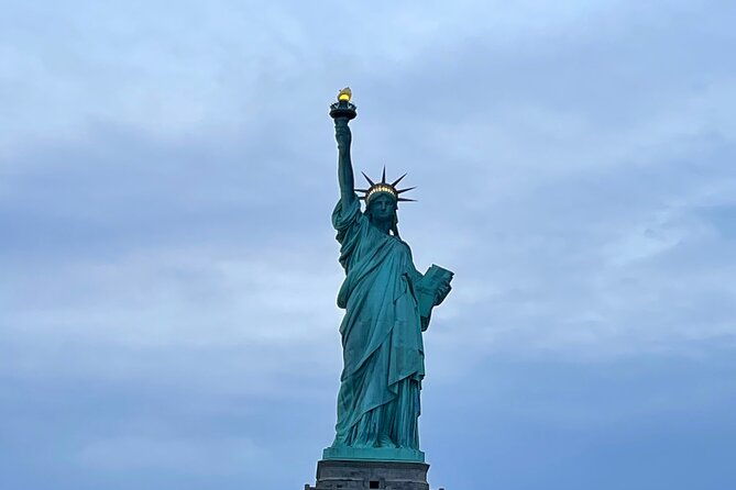private-luxury-daytime-boat-tour-in-new-york-city-1-hour