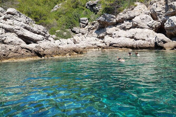 private-luxury-speedboat-tour-islands-caves-beaches-snorkeling