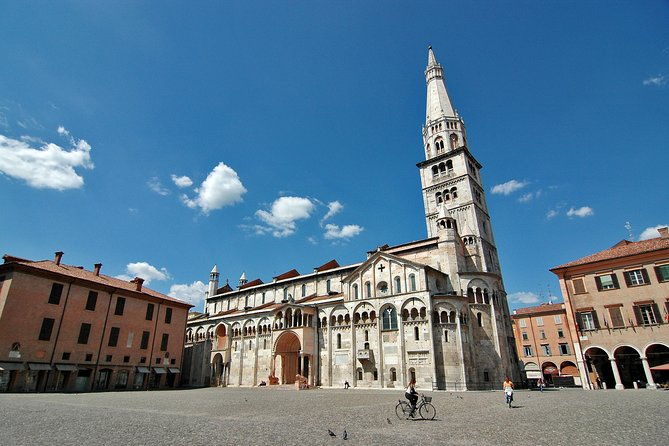 private-modena-old-town-walking-tour