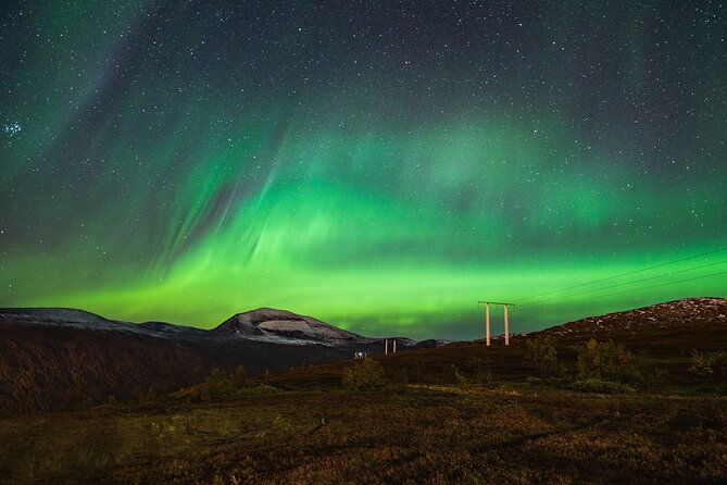 private-northern-lights-tour-with-icelandic-treats-and-liquor