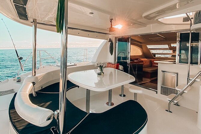 private-oahu-sunset-charter-with-tasting-and-drinks
