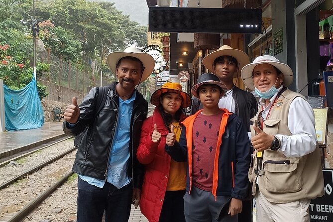 private-professional-guide-in-machupicchu-from-aguas-calientes