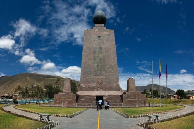 private-quito-city-tour-and-middle-of-the-world-full-day