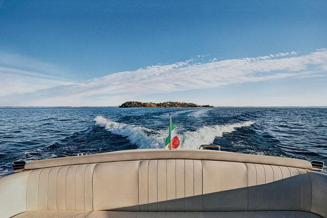 private-romantic-motorboat-tour-from-sirmione