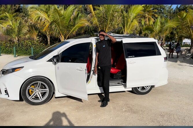 private-roundtrip-santo-domingo-airport-to-punta-cana-hotel-villa-etc-transfer
