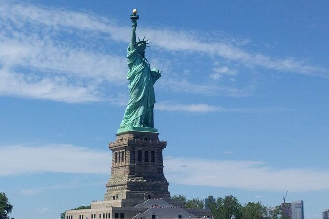 private-sail-around-new-york-city-and-the-statue-of-liberty