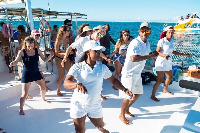 private-sailing-boat-snorkeling-at-punta-cana