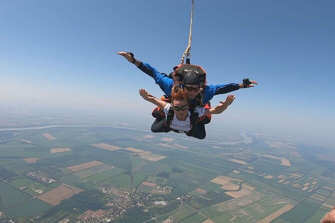 private-skydiving-experience-in-belgrade