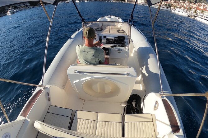 private-speed-boat-tour-of-hvar-south-shore-pakleni-islands