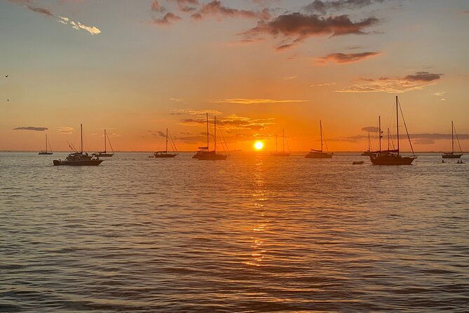 private-sunset-boat-cruise-in-miami-with-champagne-by-the-cleat