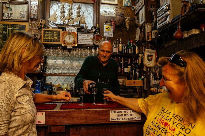 private-tour-of-verona-highlights-hidden-gems-with-locals-snack-included