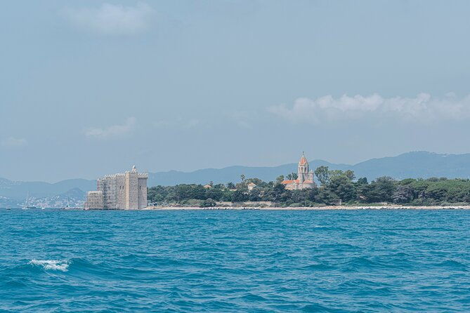 private-tour-on-a-sailboat-with-aperitif-at-sunset-in-antibes