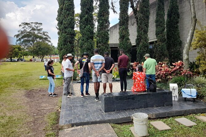 private-tour-pablo-escobar-and-griselda-blancos-tomb