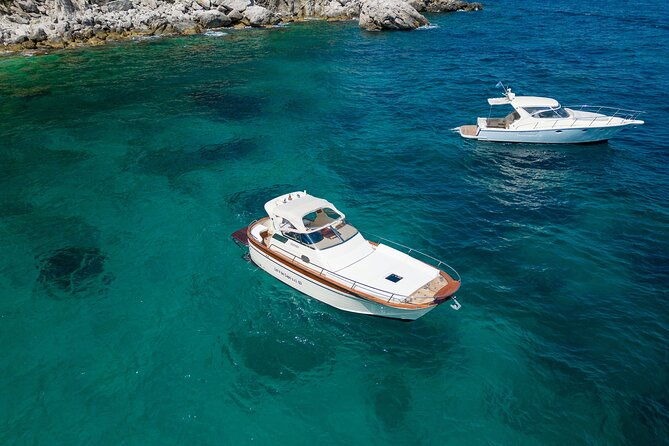 private-tour-to-capri-and-the-amalfi-coast-by-speedboat