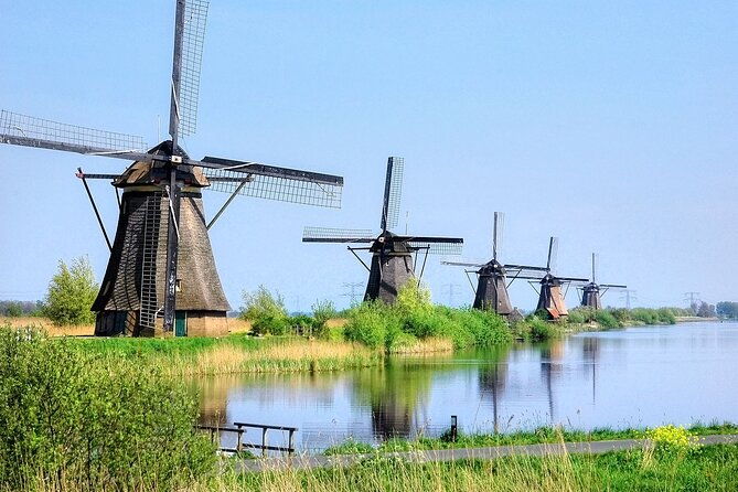private-tour-to-kinderdijk-windmills-and-delft-from-amsterdam