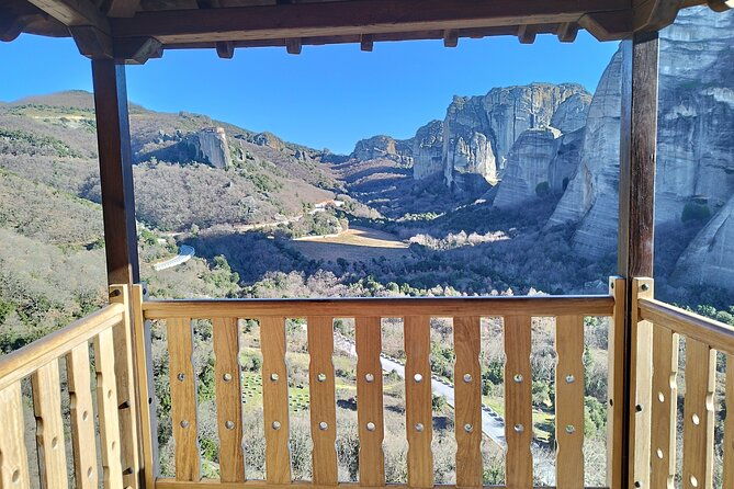 private-tour-to-meteora-rocks-from-volos