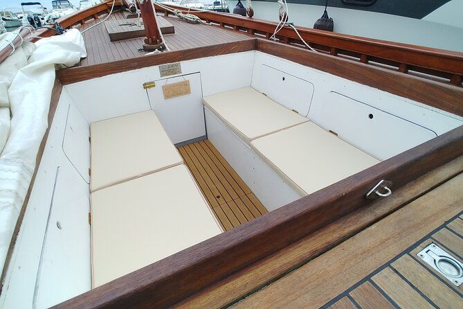 private-traditional-sailboat-tour-with-lunch-in-numana