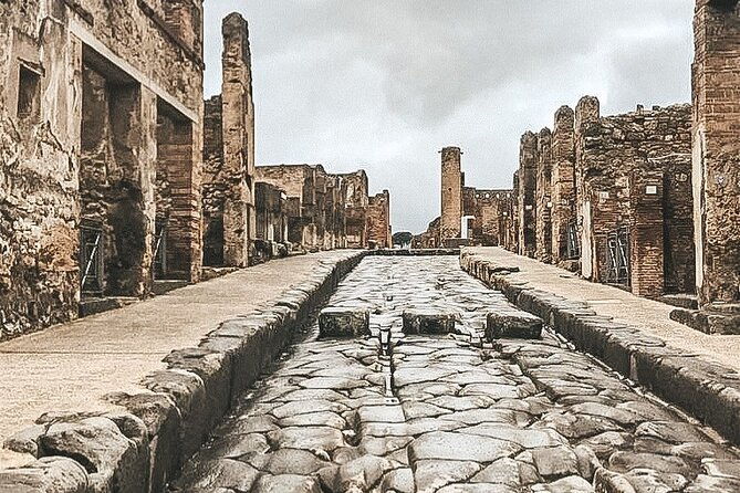 private-transfer-sorrento-to-naples-or-reverse-with-3-hours-stop-in-pompeii