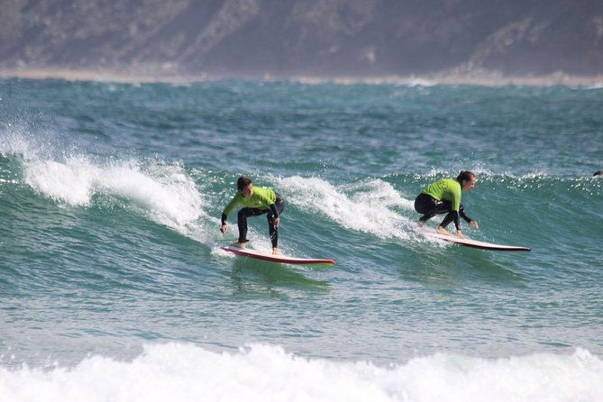 private-two-on-one-surf-lesson-in-newquay-2-students-1-instructor-2