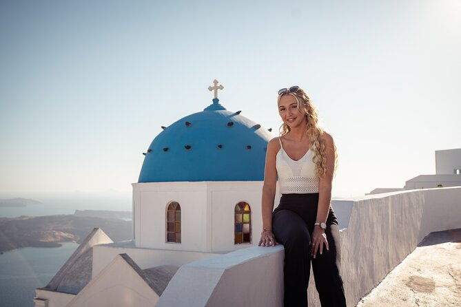 private-walking-tour-in-santorini-with-personal-photographer