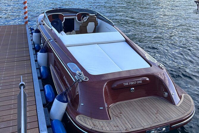 private-wooden-boat-tour-on-lake-como