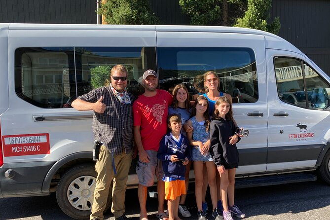 private-yellowstone-tour-4-or-more-people-picnic-binoculars-spotting-scope
