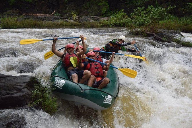 rafting-class-iii-and-iv-in-tenorio-river-from-playa-flamingo
