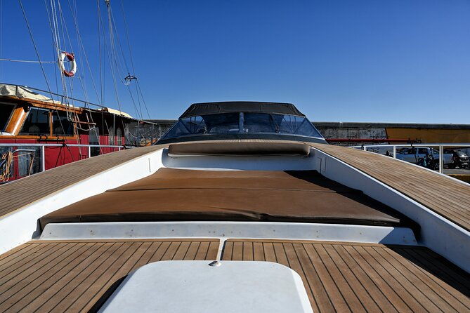 relaxing-day-on-board-a-super-yacht-for-up-to-35-people