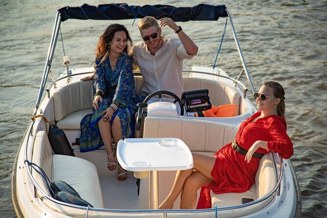 rental-of-motorboat-for-5-on-vistula-in-warsaw-no-licenses-needed