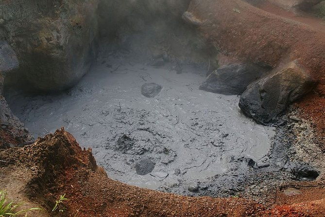 rincon-de-la-vieja-volcano-hike-mud-bath-and-hot-springs