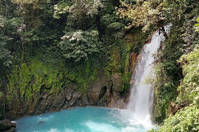 rio-celeste-and-sloth-sanctuary-combo-tour