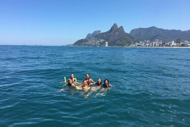 rio-de-janeiro-boat-tour-with-beer