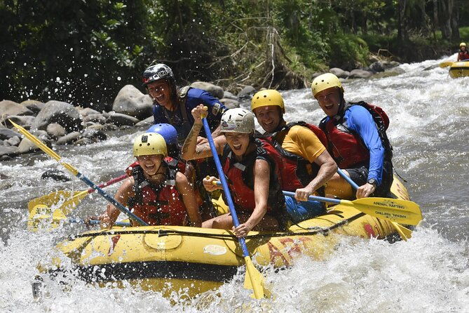 rio-sarapiqui-rafting-class-iii-afternoon-tour
