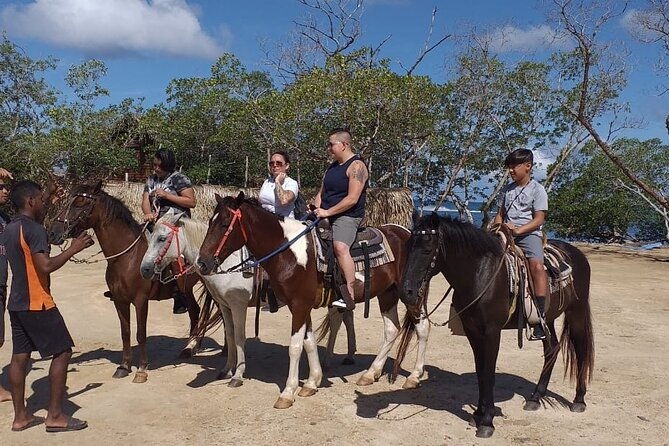 roatan-horseback-riding-and-private-beach-daypass-at-bredys-key