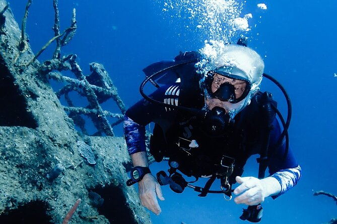 roatans-diving-best-10-dive-package-for-certified-divers