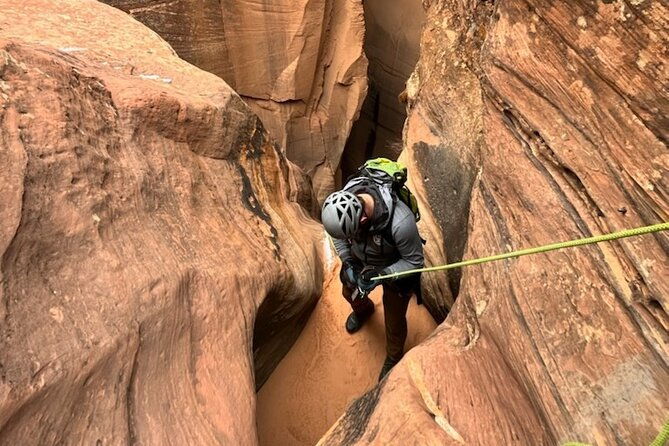 rock-and-roll-rappelling-in-rock-canyon