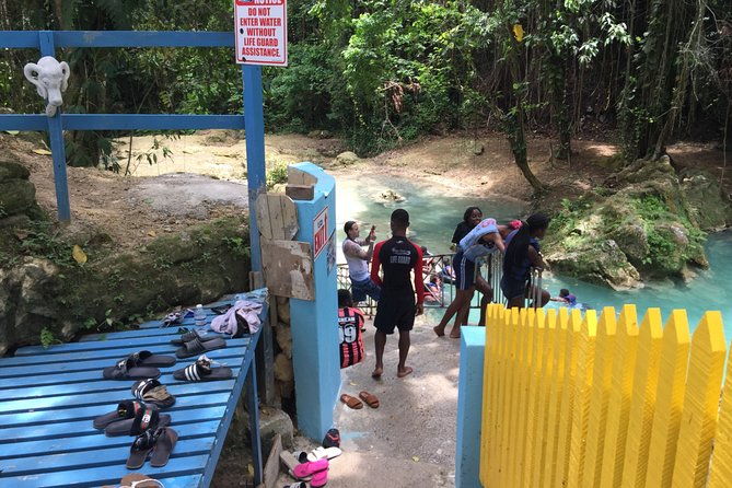 roundtrip-private-shuttle-from-ocho-rios-to-blue-hole-and-back