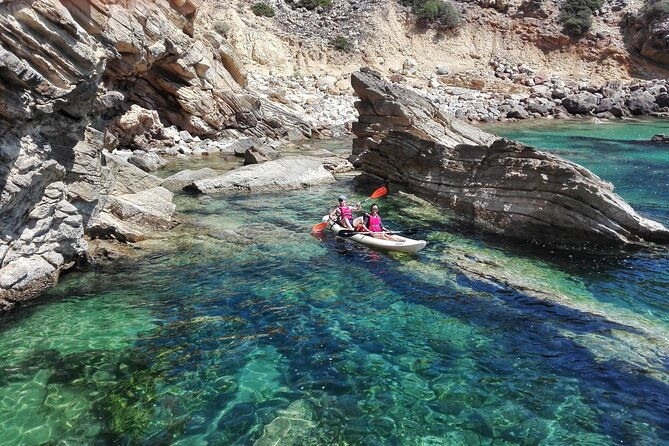 sagres-praia-da-ingrina-caves-guided-kayaking-tour