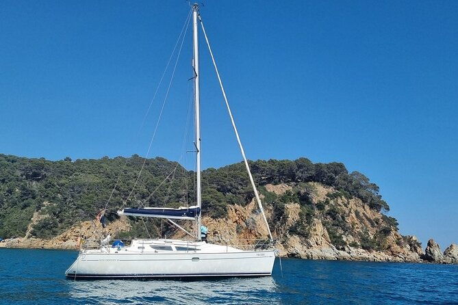 sailing-experience-on-a-4-hour-sailboat-in-girona