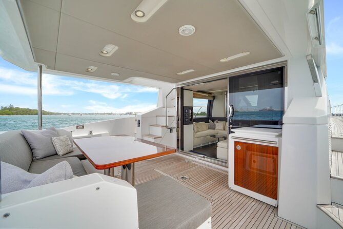 sailing-into-the-sunset-on-a-personalized-luxury-yacht-charter