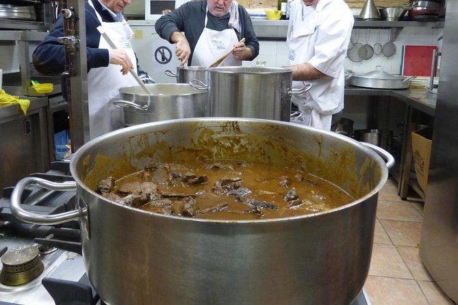 san-sebastian-private-food-historical-tour-meal-at-a-gastronomy-club-2