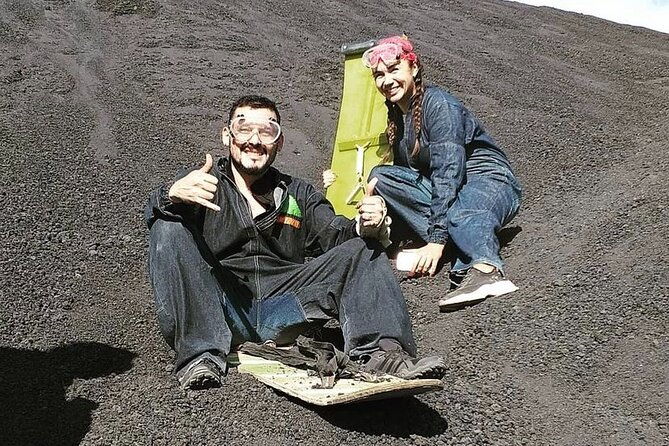 sandboarding-cerro-negro-volcano-leon-nicaragua