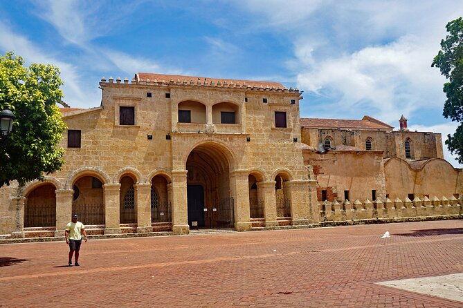 santo-domingo-alto-de-chavon-full-day-small-group-experience-2