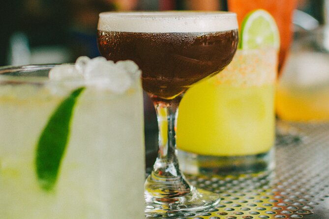 saturday-night-bar-crawl-in-cartagena-colombia
