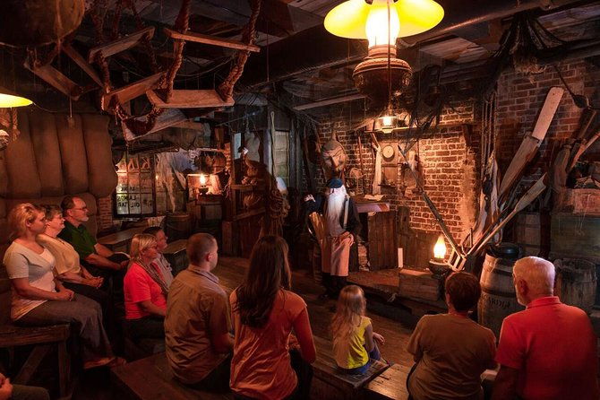 savannah-ghosts-gravestones-trolley-tour